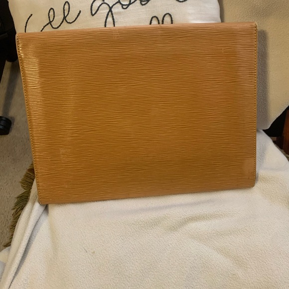 Louis Vuitton Epi Lena 32 Beige Clutch - Picture 4 of 16